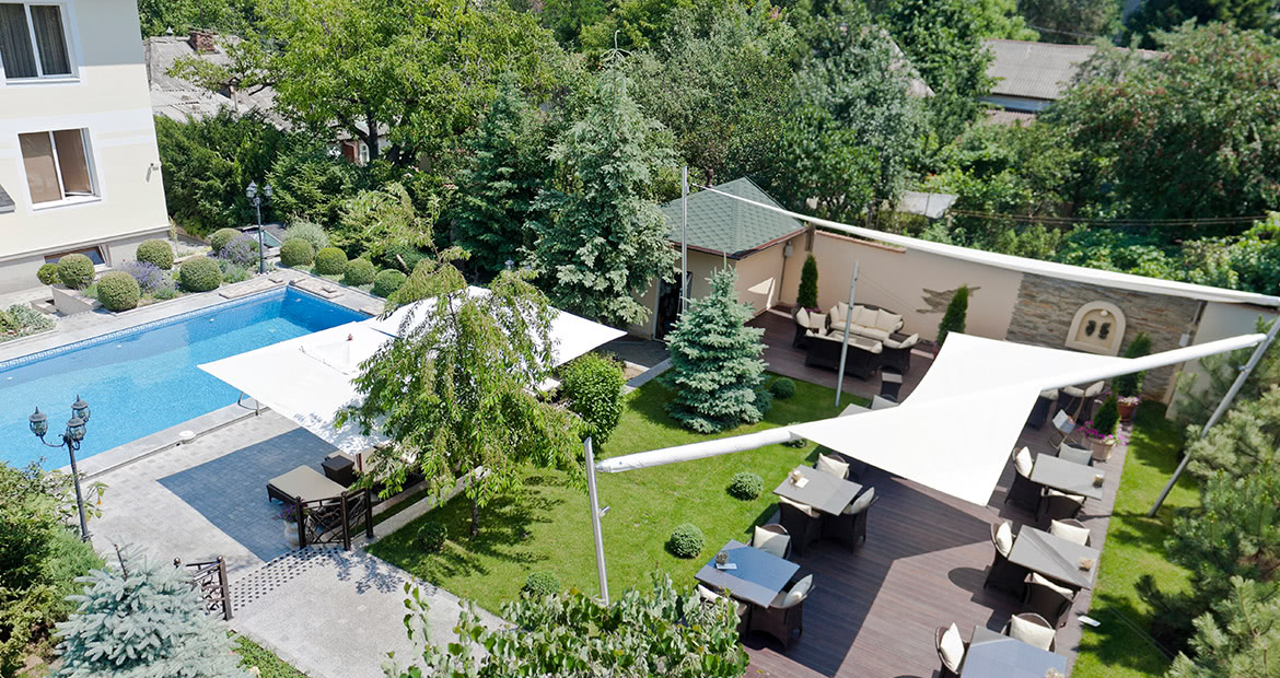 Diplomat Hotel pool & terrace